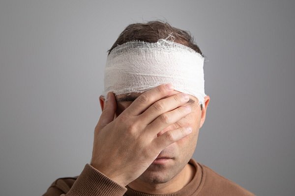 Jak poznat otřes mozku? Nejčastější příznaky, které vás nesmí zaskočit