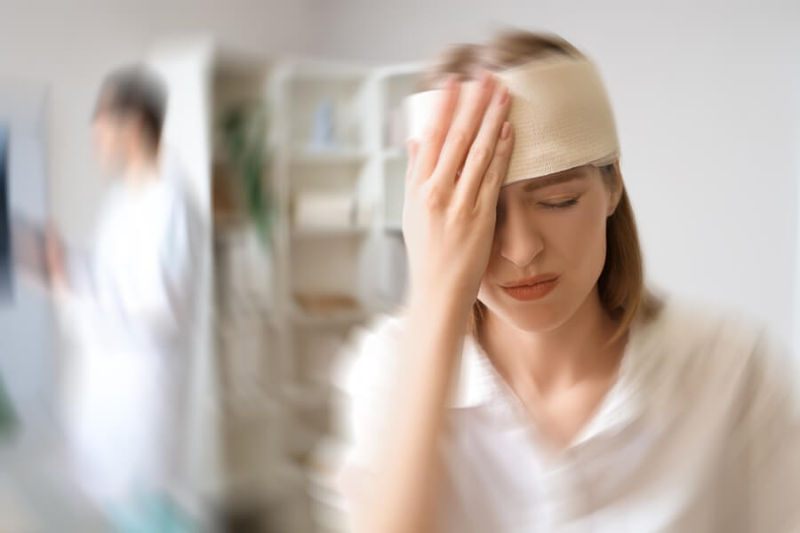 Jak dlouho příznaky otřesu mozku přetrvávají?